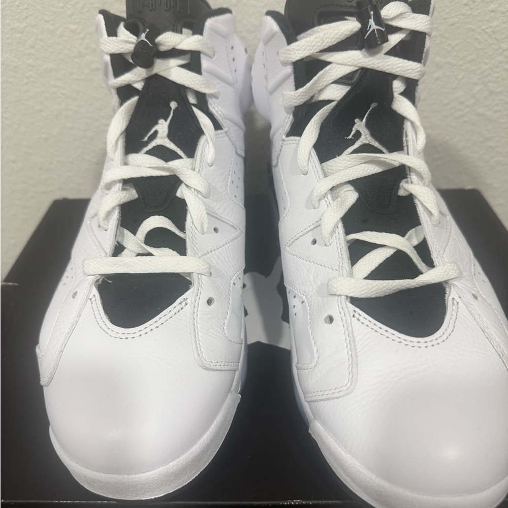 Retro Jordan 6 Reverse Oreo - Picture 2 of 8